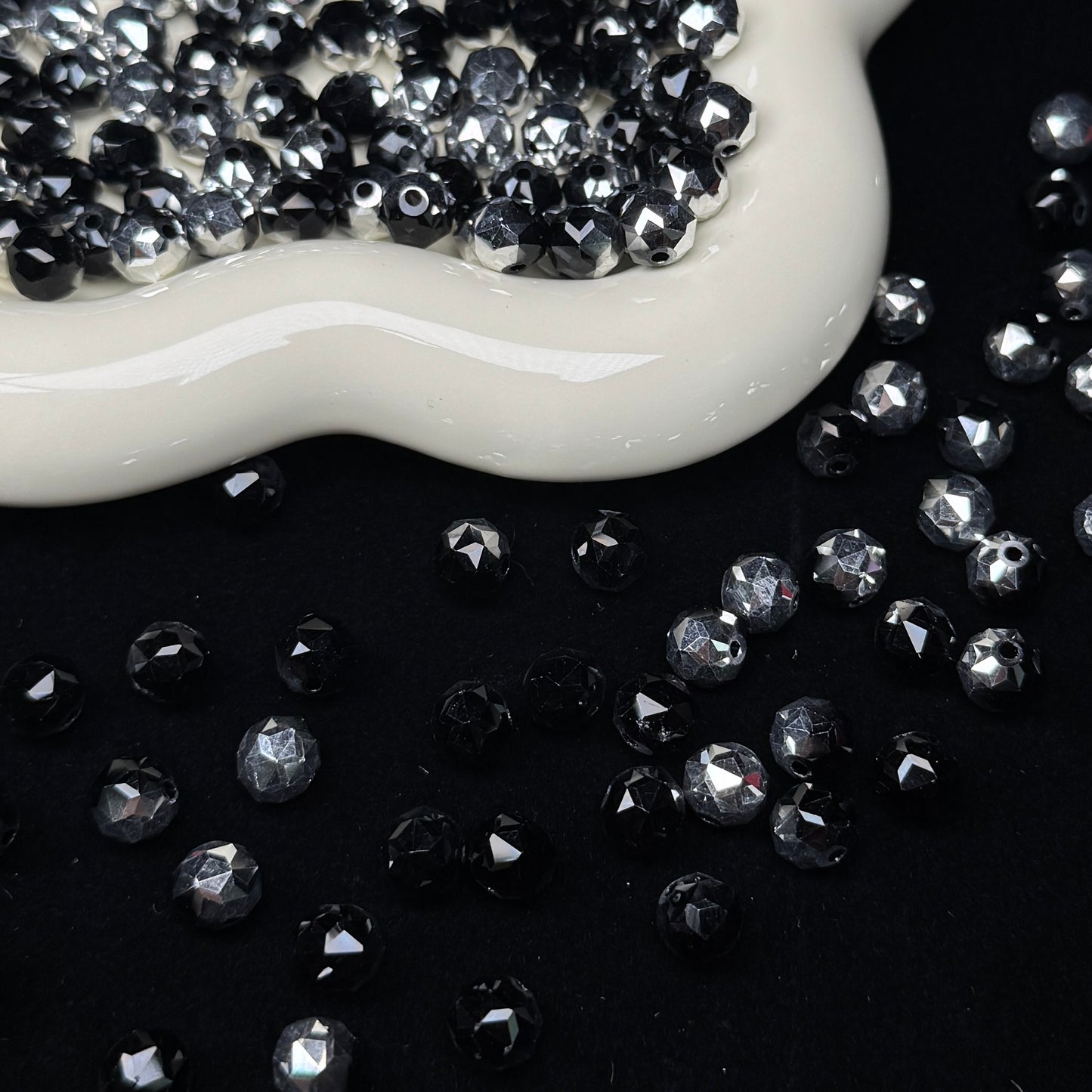 Half Black Half Silver Flower Glass Beads 8mm (GL 20)