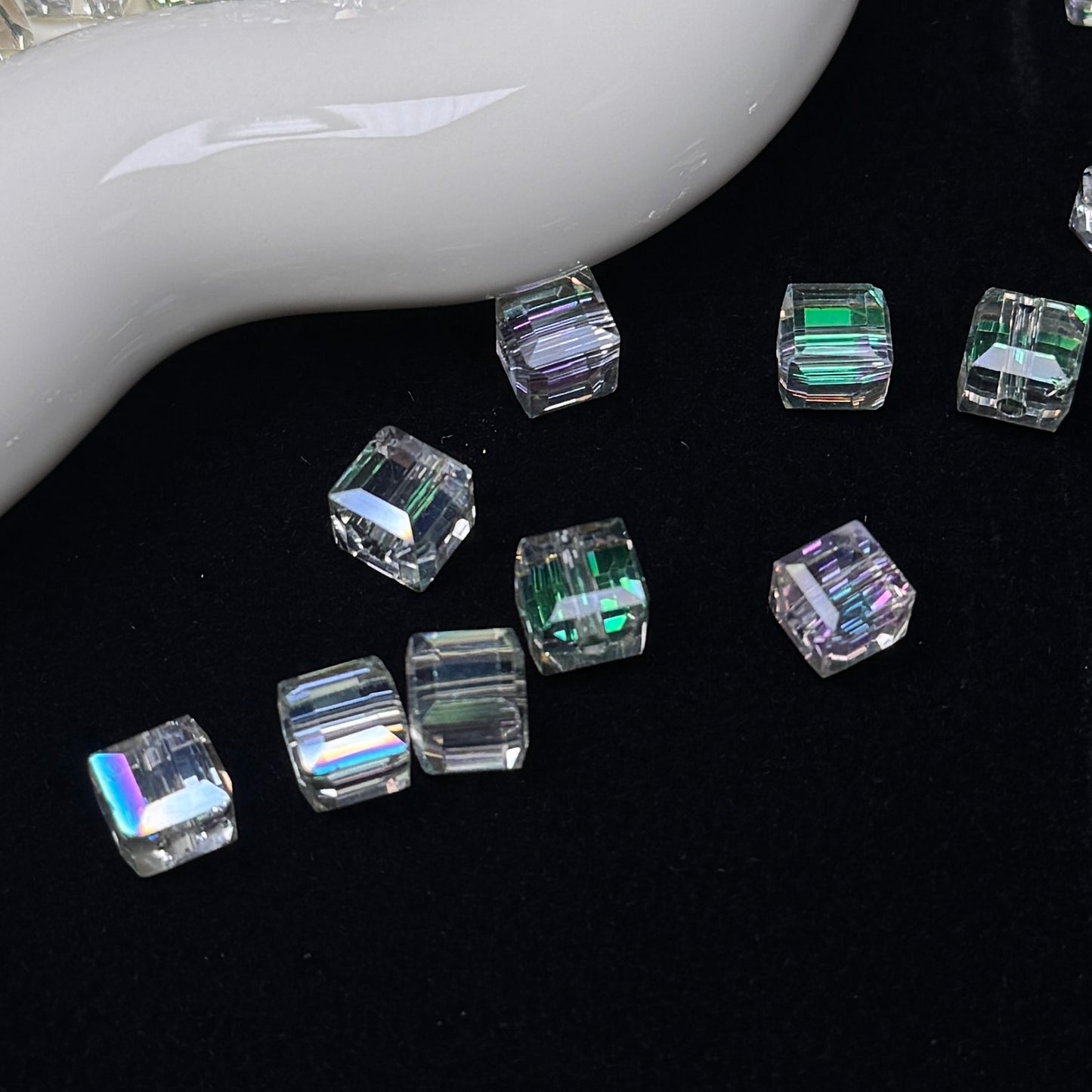 Spring Green Cube Glass Beads 7mm (GL 3)