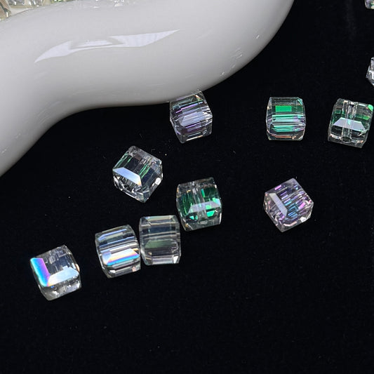 Spring Green Cube Glass Beads 7mm (GL 3)