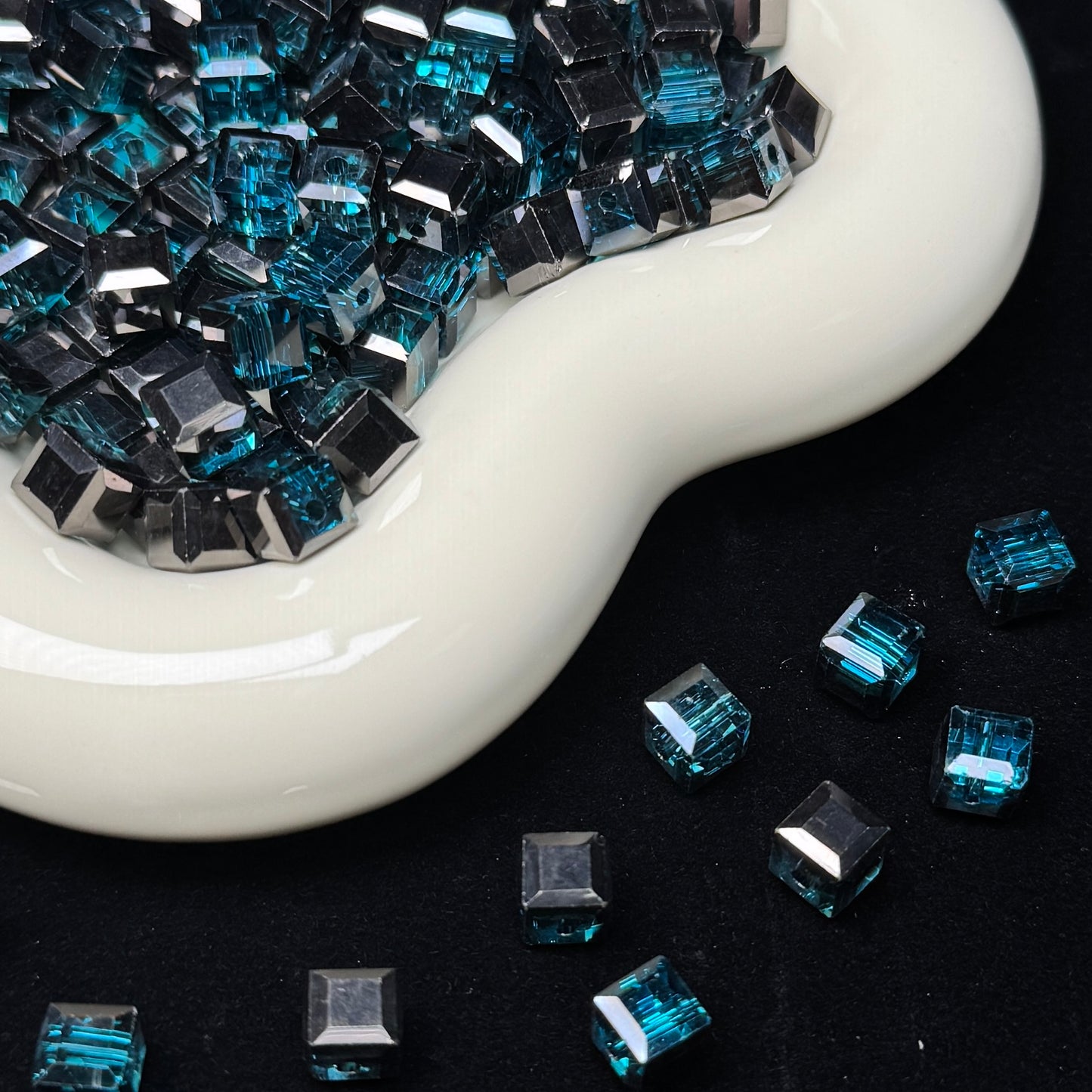 Punk Blue Cube Glass Beads 7mm (GL 10)