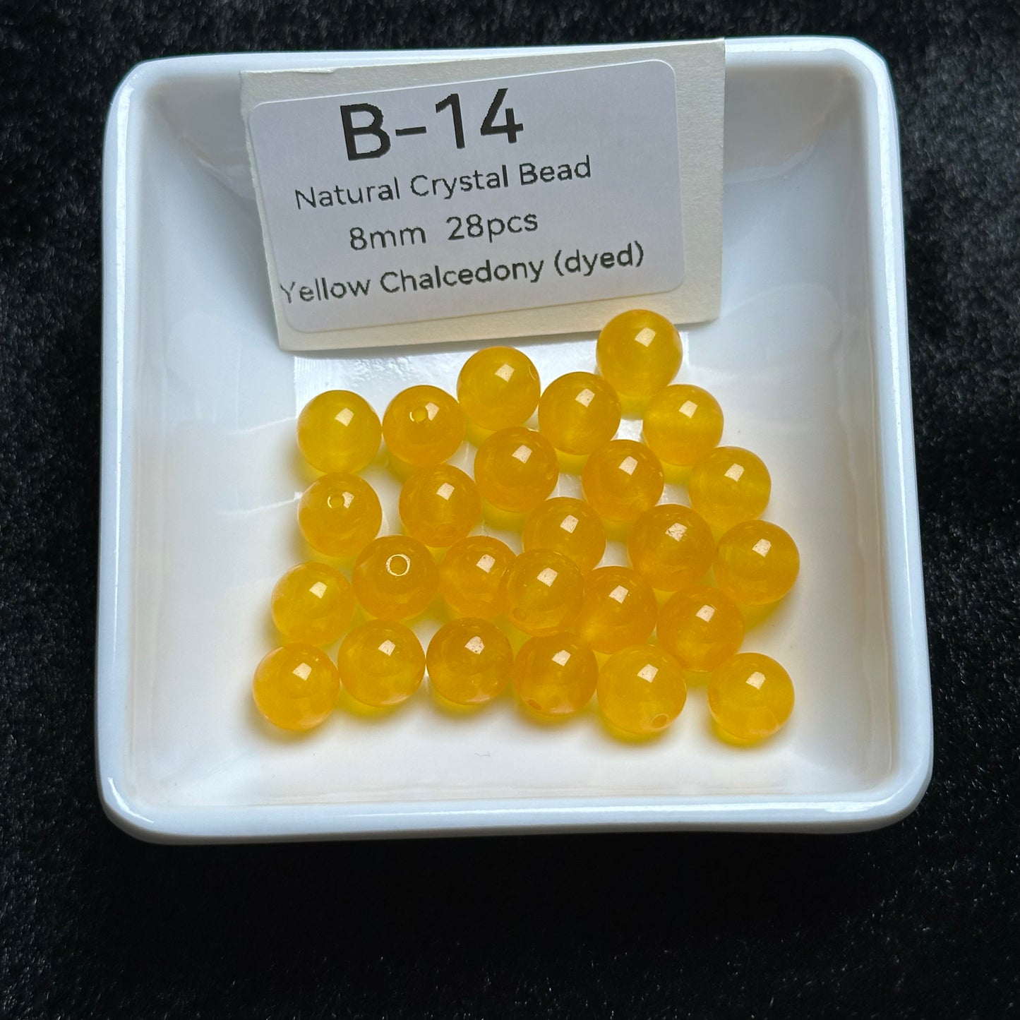 B-14 Calcedonia amarilla (teñida)
 Cuentas de cristal natural
 8 mm 28 piezas