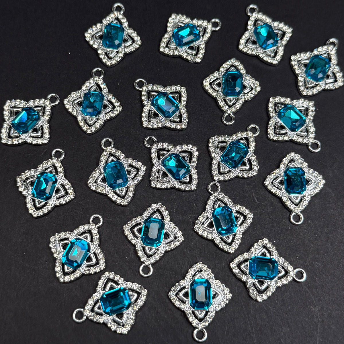 Four-Leaf Clover Pendant/Charm 18mm Alloy Accessories